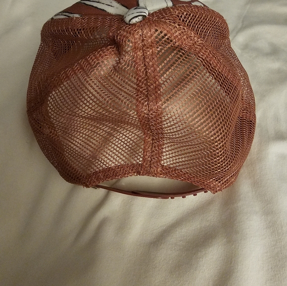 Roxy floral/striped hat with mesh back and snap fitting - Picture 3 of 3